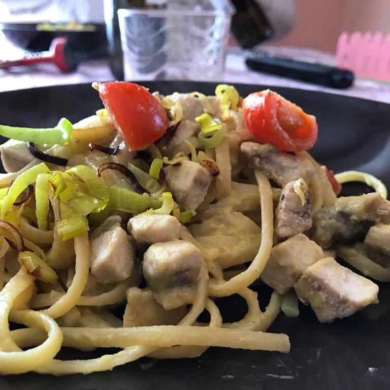 Linguine con pesce spada e porri